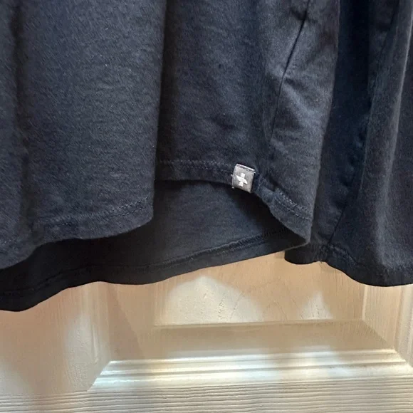 FIGS Women’s Long-Sleeve Crew Neck Shirt - Navy - Picture 3 of 3